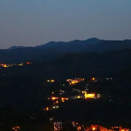 Casa La Rondine. Un Panorama Sospeso Sulla Natura Casa vacanze